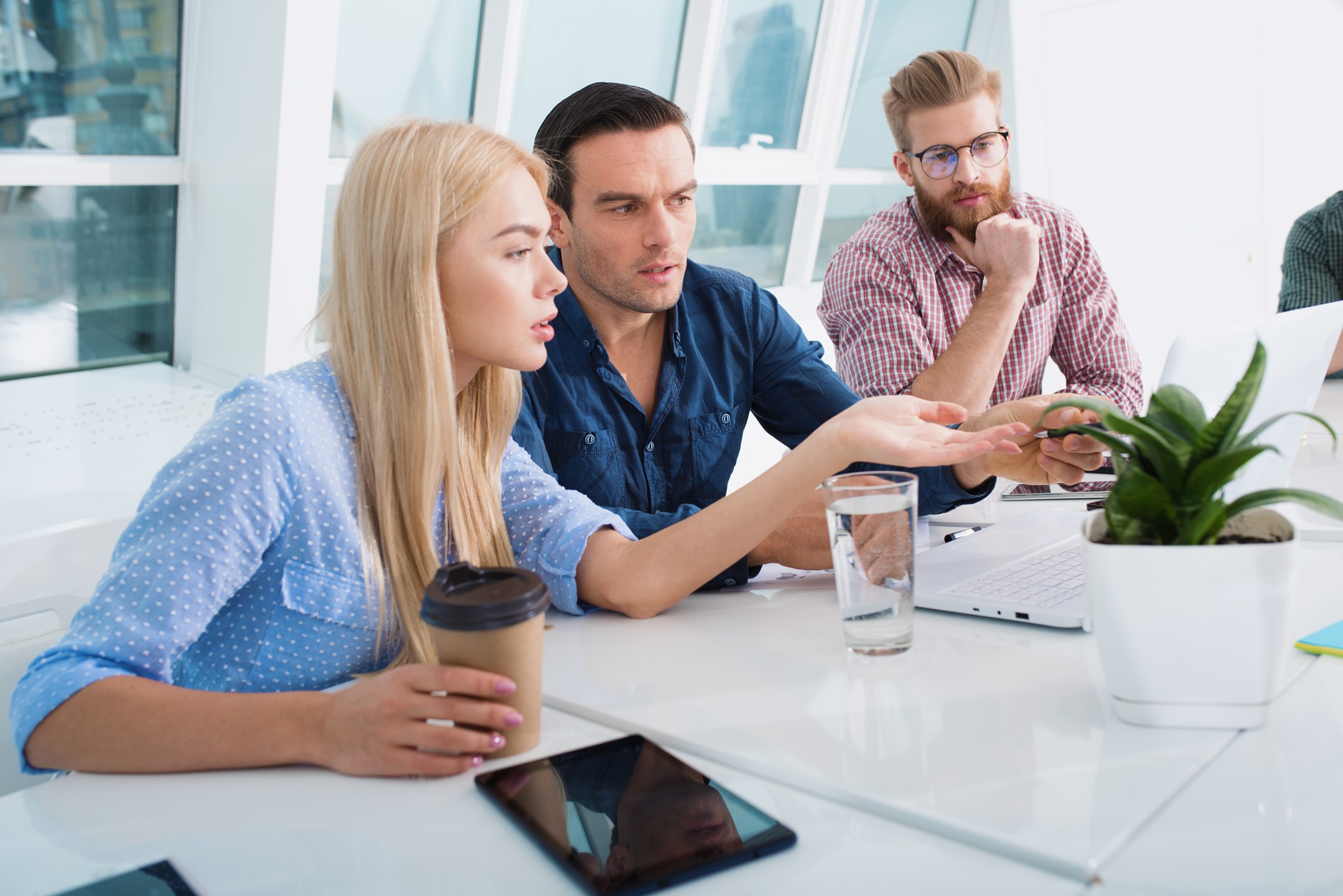 business-people-office-connected-internet-network-with-computer-concept-startup-company(1) (Copy)